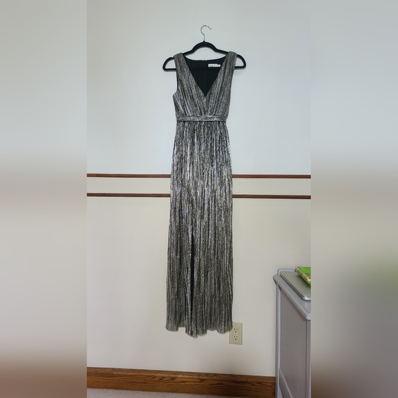 Eliza JV-Neck Metallic Belted Gown - Picture 6 of 13